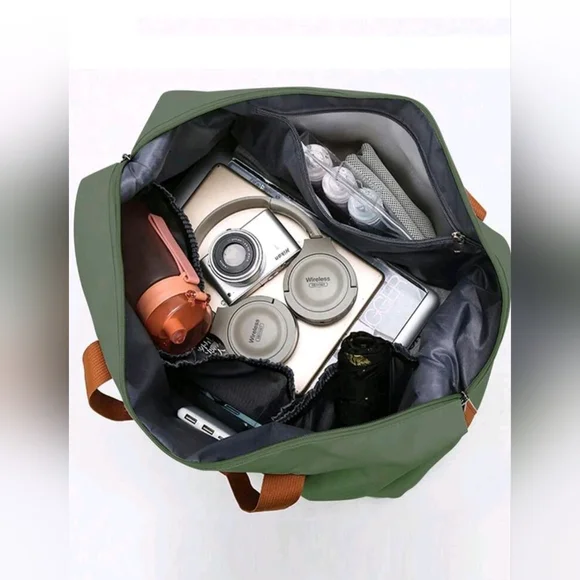 NEW Green Duffle Bag - Picture 3 of 13